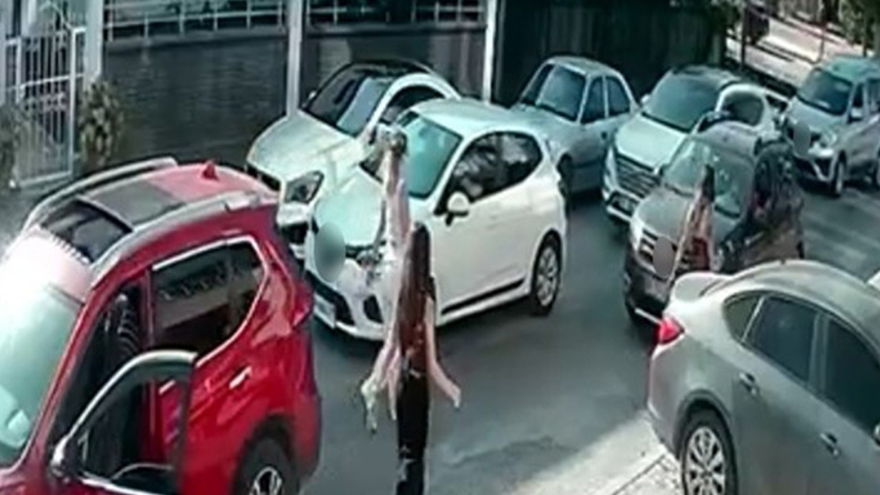 Trafikte dehşet: 7 aylık bebeğin bulunduğu aracın önünü kesip çifte saldırdılar