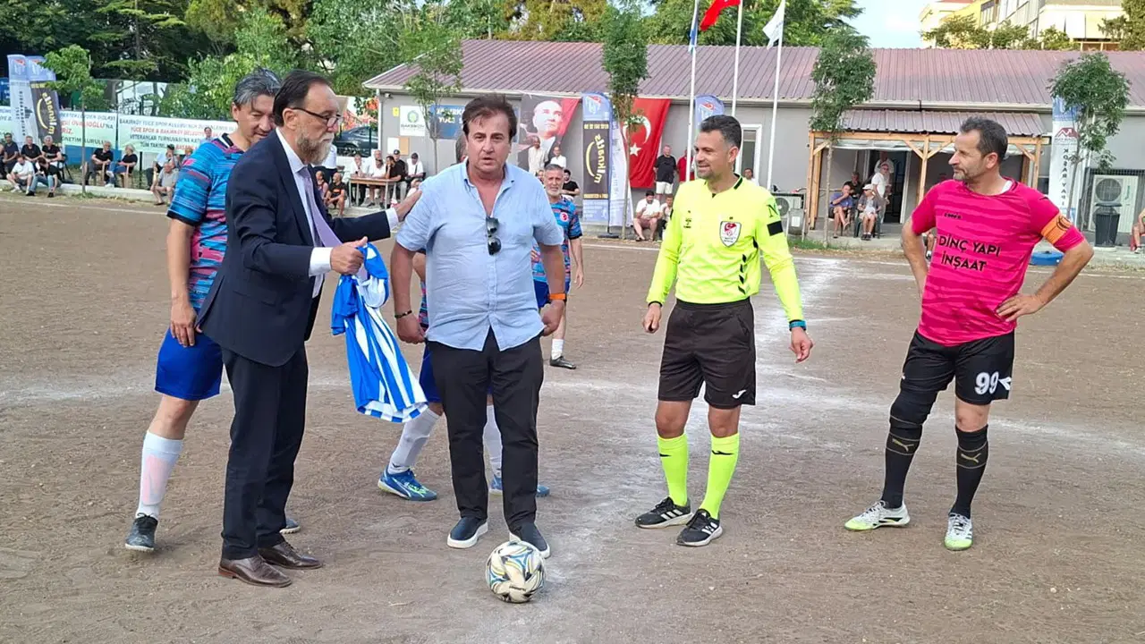 Türk futbolunun efsane isimleri Yüce Spor Veteranlar Turnuvası’nda buluştu