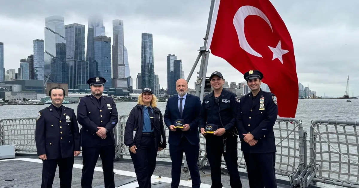 Türk Kökenli NYPD Polisleri Oruç Reis’i ziyaret etti