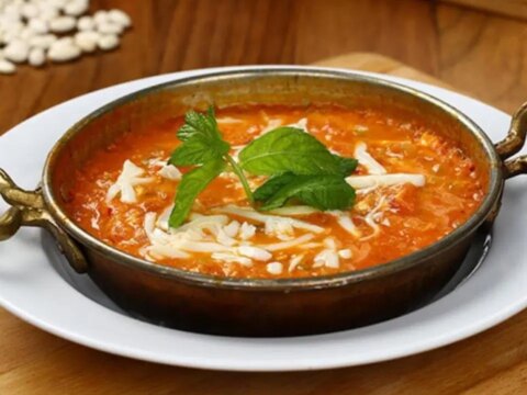 Turk mutfaginin vazgecilmez lezzeti kasarli menemen E9Q9IAFH.jpg