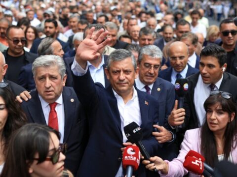 Turk siyasetine soluk yeni parti RjPLjweY.jpg