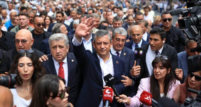 Turk siyasetine soluk yeni parti RjPLjweY.jpg