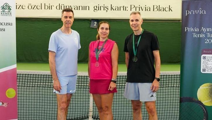 Türkiye İş Bankası Privia Özel Bankacılık Ayın Oyuncusu Tenis Turnuvası’nda ödüller sahiplerini buldu