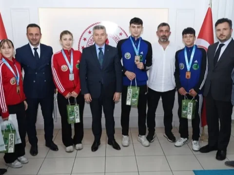 Turkiye sampiyonlari artvin valisine konuk oldu GGtVAFqy.webp