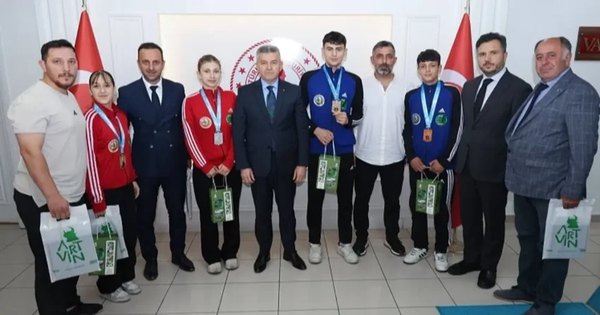 Turkiye sampiyonlari artvin valisine konuk oldu GGtVAFqy.webp