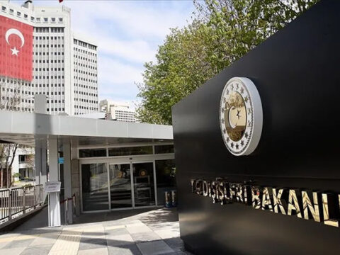 Turkiye ve kktcden ab komisyonunun kibris kararina iliskin art arda aciklamalar Uq4WIBI3.jpg