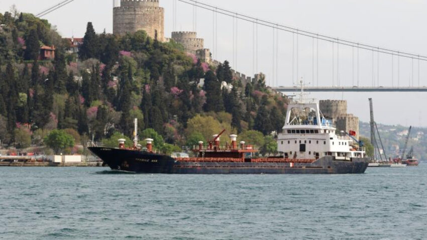 Ukrayna aciklarinda turk gemisi vuruldu AHFZ5Bq8.jpg