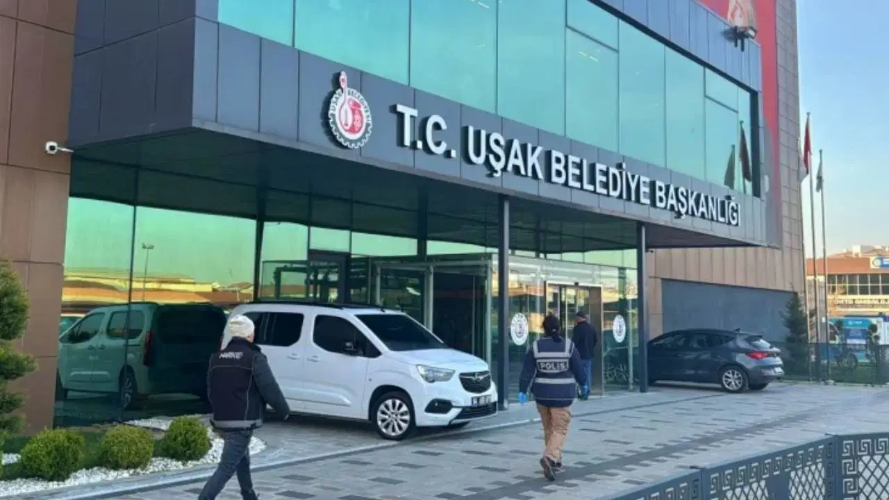 Uşak Belediyesi’ne operasyon: 17 gözaltı