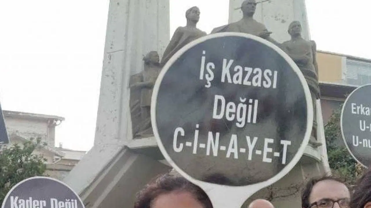 Üzerine konteyner devrilen işçi öldü