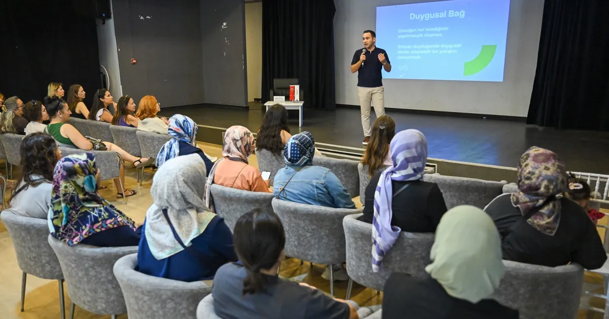 Uzman isimler Bornova’da çocuk eğitimini anlattı
