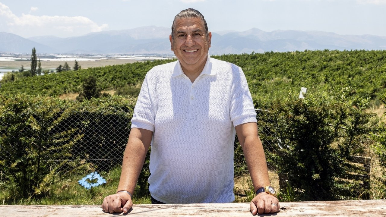 Uzumlerin efendisi 25 yil turkiyeyi didik didik aradi asirlik miraslari literature kazandirdi z4LCk1yn.jpg