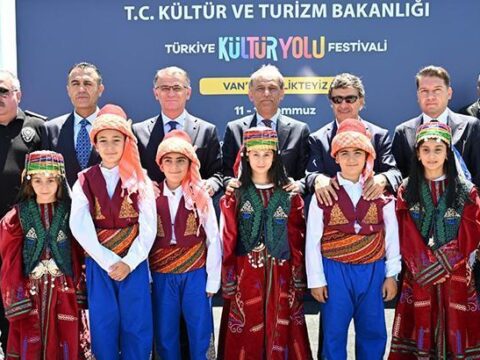 Vanda 9 gun surecek kultur sanat ve lezzet soleni basladi qm3sHZDM.jpg