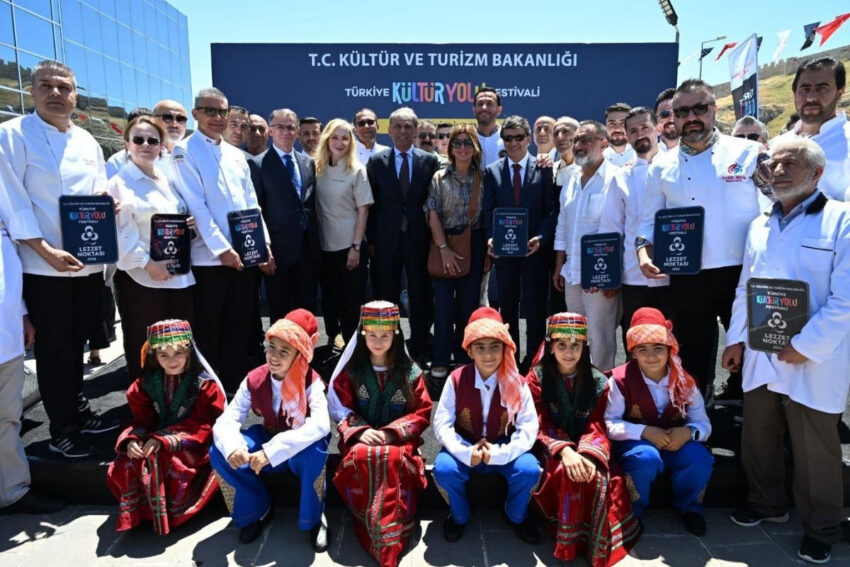 Vanda dokuz gun surecek kultur sanat ve lezzet soleni basladi l9CelHvB.jpg