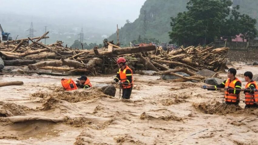 Vietnamda sel felaketi 4 olu 7 yarali 4 kayip xYLj25cP.jpg