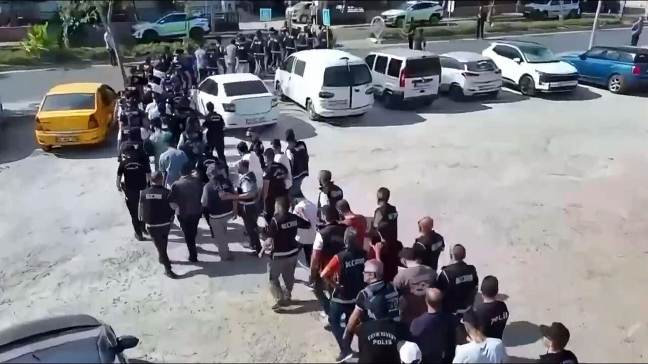 Vize basvurusu yapanlari tuzaga dusurduler 27 tutuklama jlBJqd3r.jpg