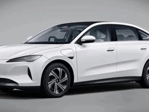 Volkswagenin ucuz elektrikli kozu jetta m6 sahnede zD92L4Bs.jpg