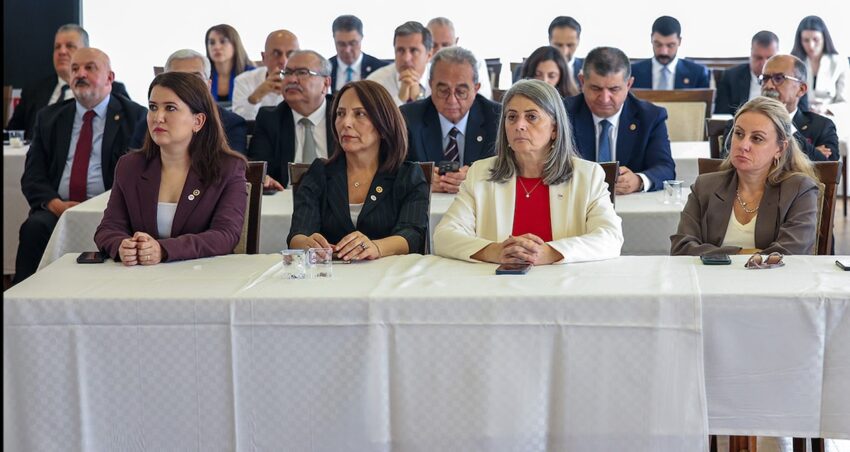 Yandas yazar iki tarih verdi yeni partiye 10 vekil daha katilacak 5c8wSpWm.jpg