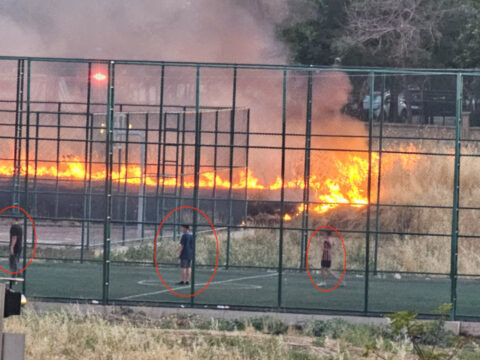 Yangina ragmen futbol alevlerin golgesindeki mac kamerada f94eEX3z.jpg