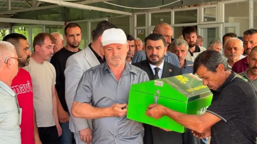 Yanginda hayatini kaybeden 2 yasindaki berkant son yolculuguna ugurlandi 6jr8q48O.jpg