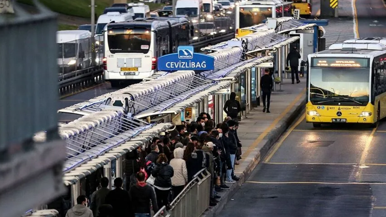 Yarın toplu taşıma ücretsiz mi? 15 Temmuz’da otobüs, metrobüs, metro, İETT, EGO, ESHOT bedava mı?