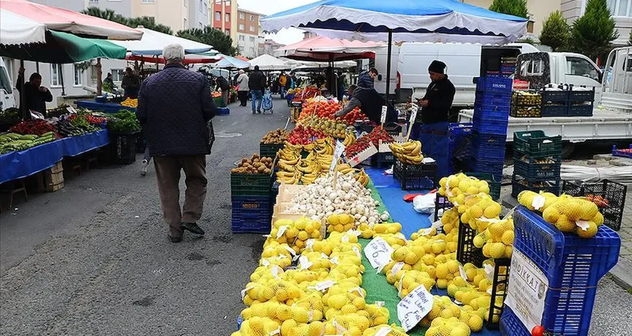 Yaz meyvesinin kilosu 300 liraya fırladı, emekli isyan etti