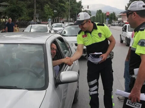 Yeni ehliyet duzenlemesi resmen kabul edildi 3 kere yapaninkine el konulacak jtIfCXKv.jpg
