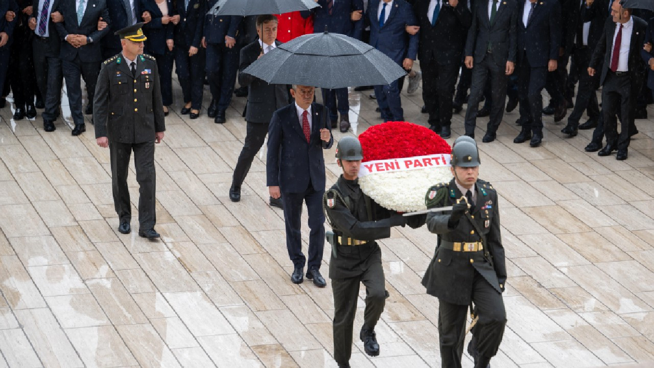 Yeni Parti Genel Başkanı Özel başkanlığındaki heyet, Anıtkabir’i ziyaret etti