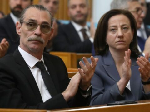 Yeni parti mi chp mi erdal besikcioglu kararini verdi RAaGzYa9.jpg