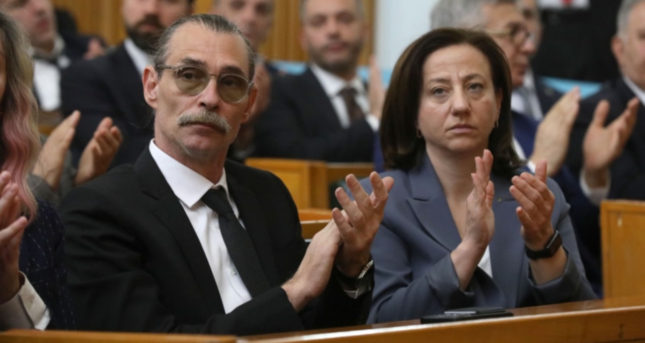 Yeni parti mi chp mi erdal besikcioglu kararini verdi RAaGzYa9.jpg