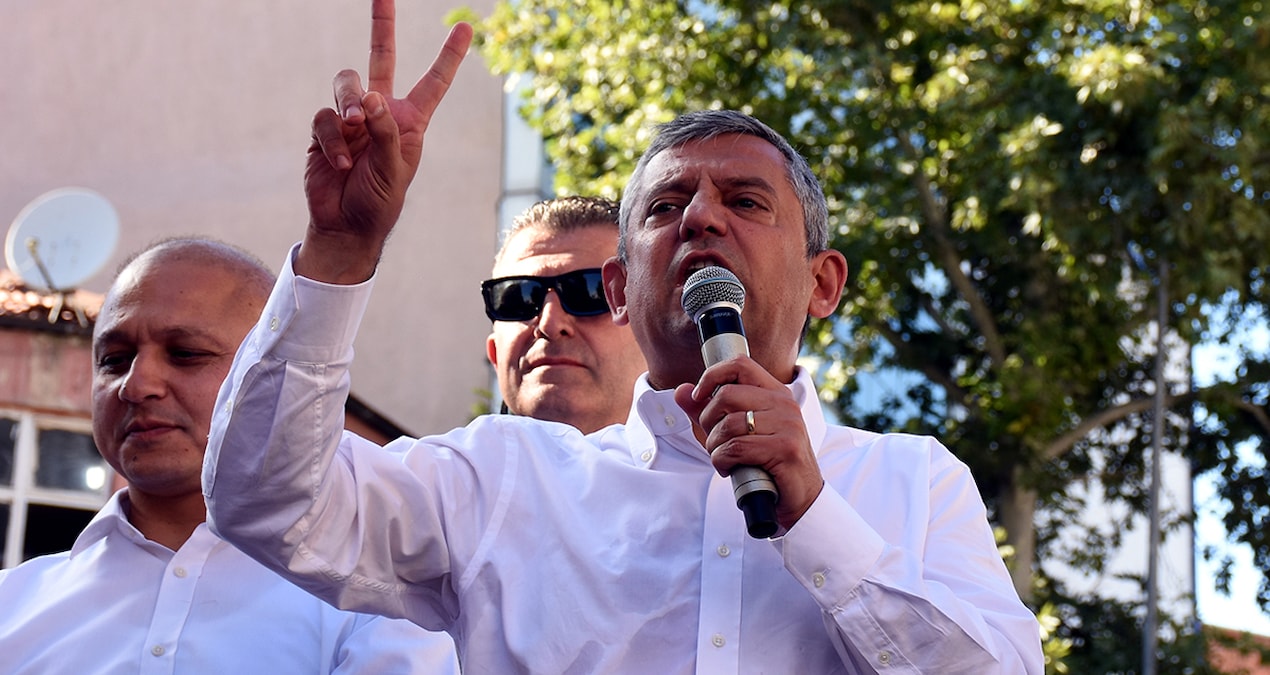 Yeni parti öncesi Özgür Özel’in masasındaki iki farklı senaryo