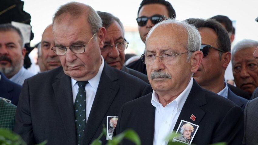 Yeni partiden sonra chpden yeni bolunme kilicdaroglunun telefonu ortaligi karistirdi r6zNG1Tn.jpg