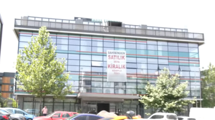 Yeni partinin binasi belli oldu ustalar haril haril calisiyor 66ZRI7ZL.jpg