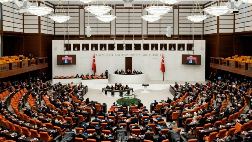 Yeni partinin ilk onergesi akp ve mhp oylariyla reddedildi M7z9gF2z.jpg