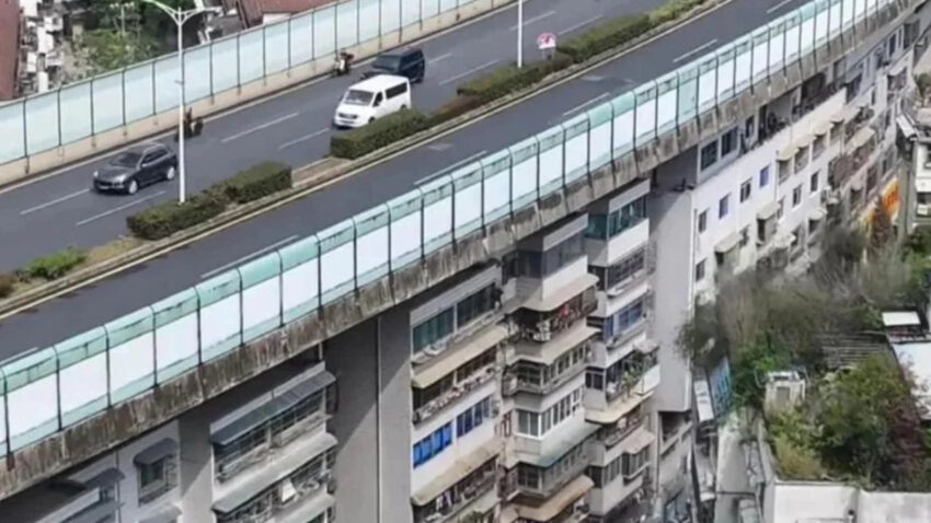 Yer bulamadilar koprunun altina apartman yaptilar Rguguecx.jpg