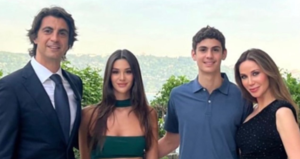 Yillar sonra buzlar eridi ibrahim kutluay ve demet sener cocuklariyla tatile cikti N5wjMvGH.jpg