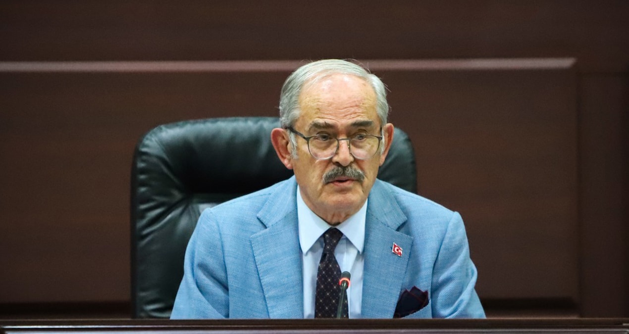 Yilmaz buyukersen de chpden istifa etti IlROQ6Eu.jpg