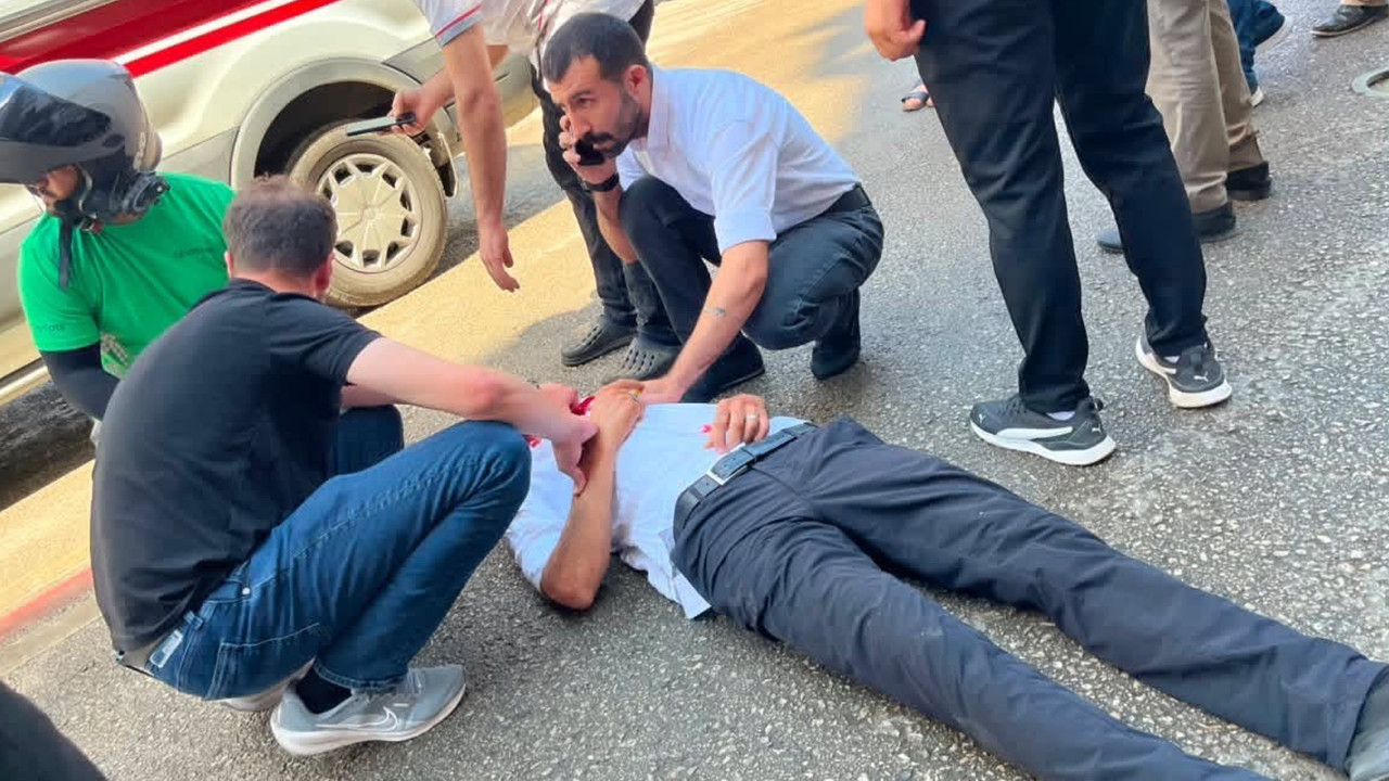 Yolun karşısına geçmek isterken ağır yaralandı