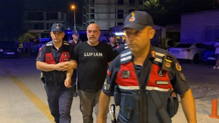 Yonetmen ezel akay serbest birakildi kardesi tutuklandi dYmhWVlp.jpg