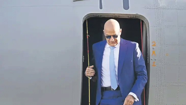 Yunanistan savunma bakani dendiasin ay yildiz kompleksi 3KDP2vzP.jpg