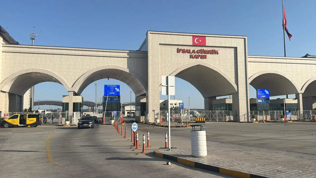 Yunanistana acilan sinir kapilarinda giris ve cikislar durdu BTTCffiY.jpg