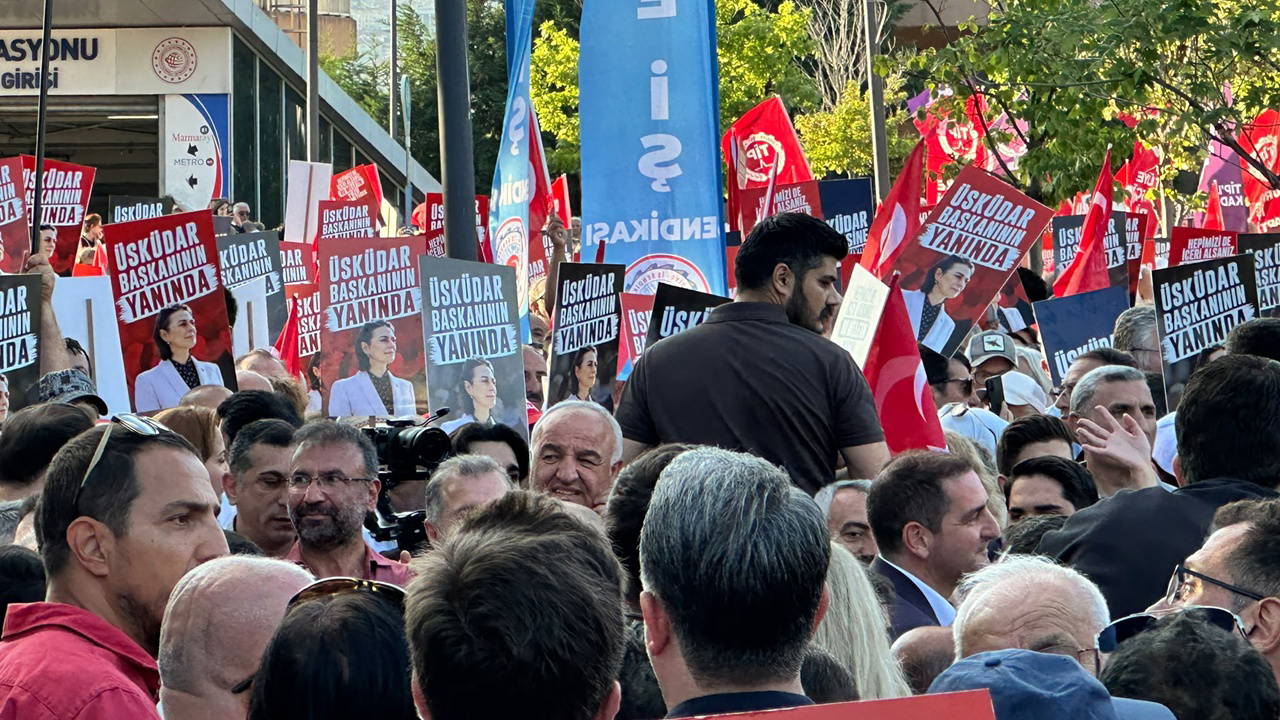 Yurttaşlar Üsküdar’da bir araya geldi… Gözaltına alınan Dedetaş’ın mektubu okundu: ‘Türkiye Cumhuriyeti, kimsenin babasının malı değil’