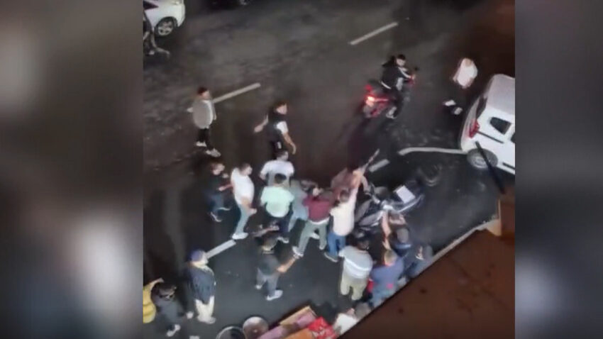 Zabita esnaf arasinda tekmeli yumruklu kavga polis devreye girdi O4aDFEi7.jpg