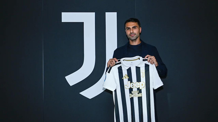 Zeki celik resmen juventusta HiV3W3e7.jpg