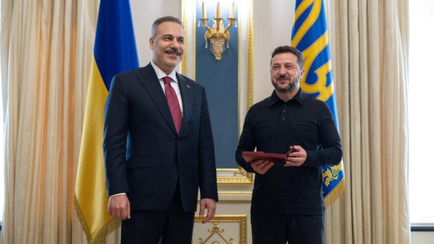 Zelenskiy turkiye ve bakan fidana tesekkur etti H3XDxQYr.jpg