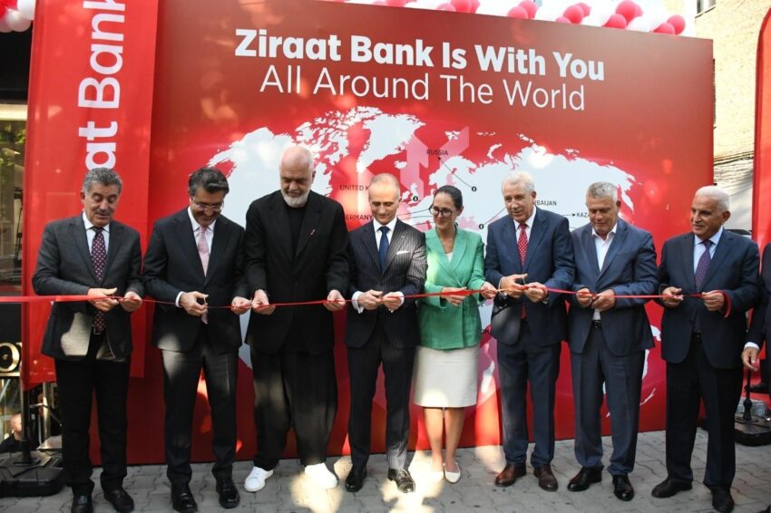 Ziraat bankasinin tiran subesi torenle acildi hF24BPxX.jpg