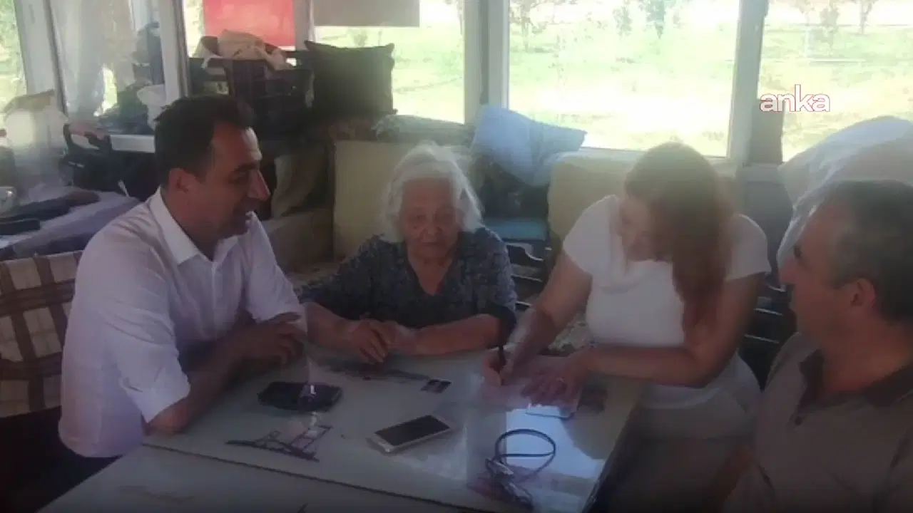 100 yaşındaki Müzeyyen Eröz, YENİ Parti üyesi oldu