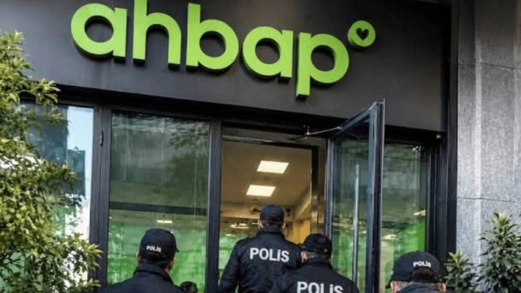 ahbapin-44-milyon-tlsi-sorusturma-dosyasinda-altinlarin-bulunmasi-gereken-kasadan-ilac-ve-kitap-cikti-2iZcmOy7.jpg