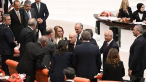 bahceli-dem-partiyle-tokalasti-hayirli-ugurlu-olsun-uRnny6S6.webp