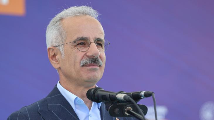 bakan-uraloglu-canli-yayinda-onemli-aciklamalarda-bulundu-XNdZP7xD.jpg
