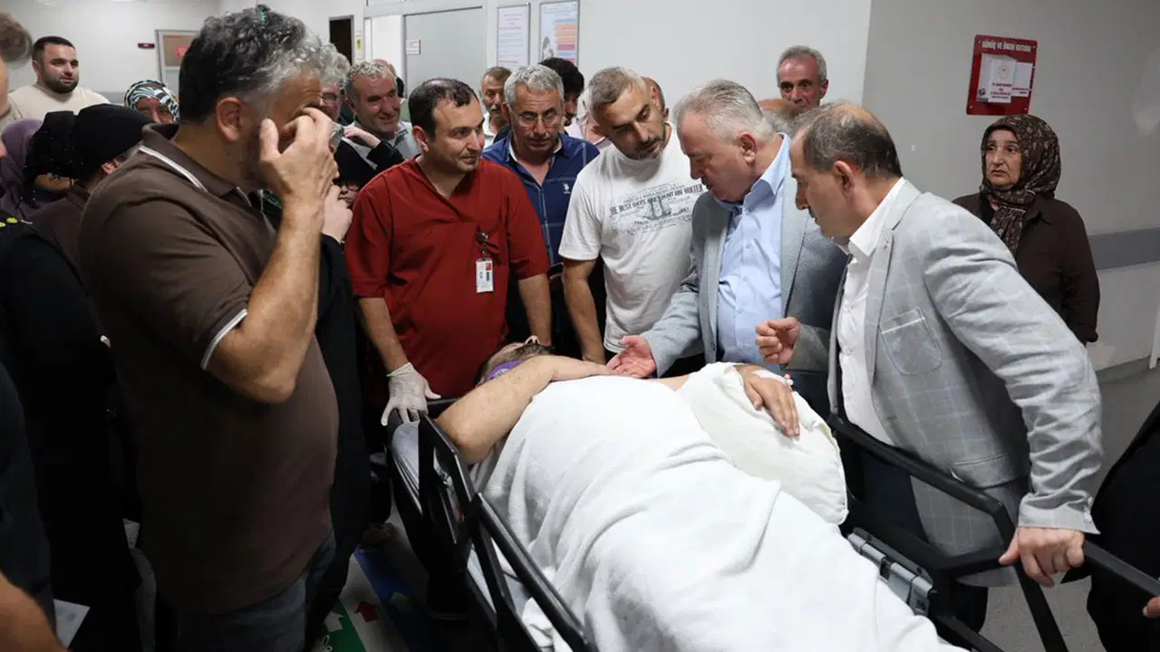 Belediye başkanı iskeleden düştü, vücudunda kırıklar oluştu